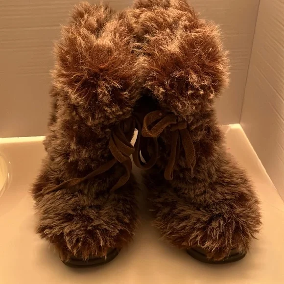 No Boundries Shaggy Winter Tie Brown Furry Boots - Picture 1 of 5